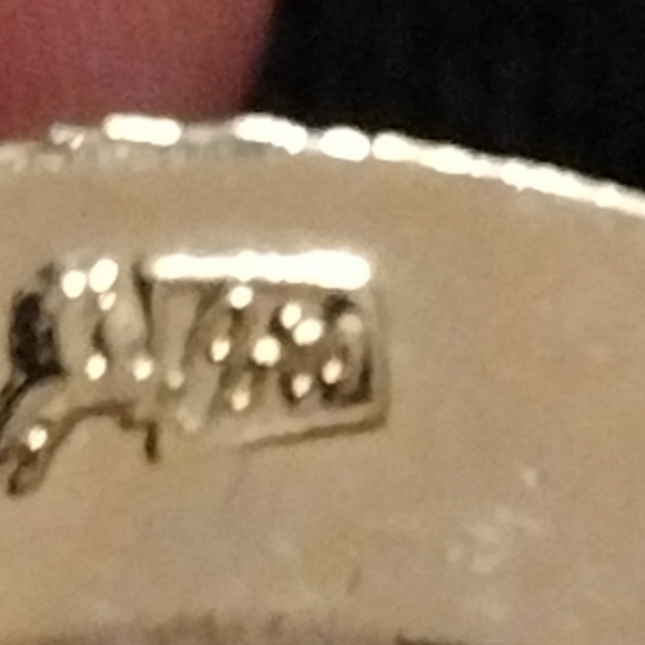 Vintage Coro Pegasus Round Gold Tone W/ Faux Pearl Flower Brooch - Picture 4 of 5